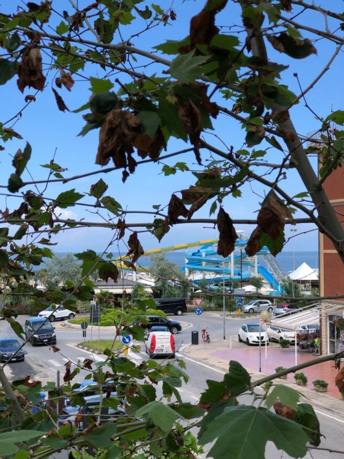 Hotel Criss Rimini Dış mekan fotoğraf